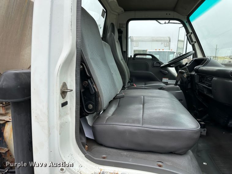 image for item DR5091 1999 Isuzu NPR  truck cab and chassis