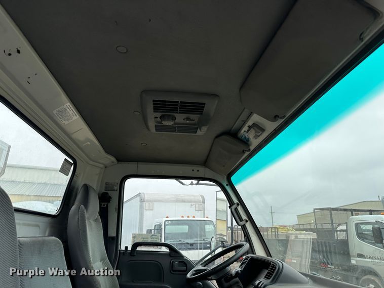 image for item DR5091 1999 Isuzu NPR  truck cab and chassis