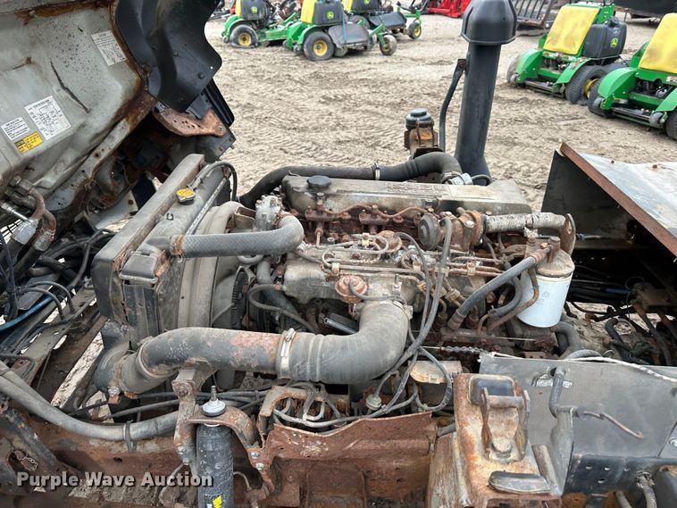 image for item DR5091 1999 Isuzu NPR  truck cab and chassis