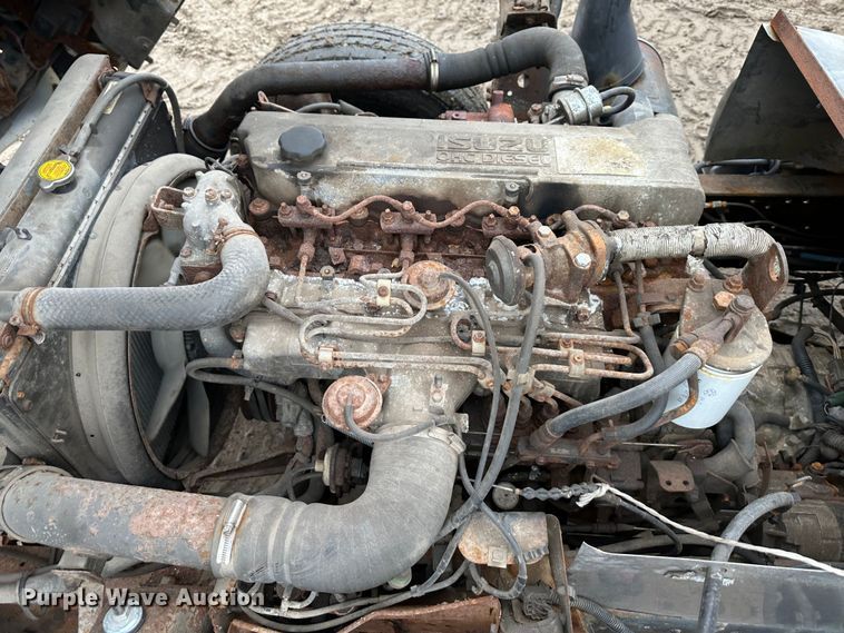 image for item DR5091 1999 Isuzu NPR  truck cab and chassis