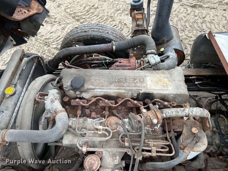 image for item DR5091 1999 Isuzu NPR  truck cab and chassis