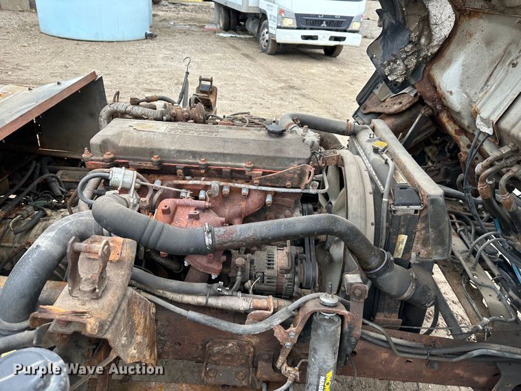 image for item DR5091 1999 Isuzu NPR  truck cab and chassis