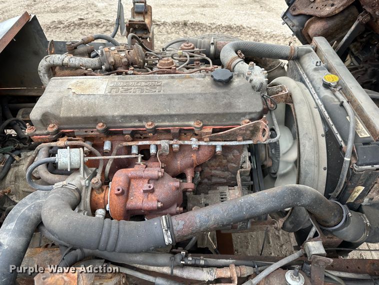 image for item DR5091 1999 Isuzu NPR  truck cab and chassis