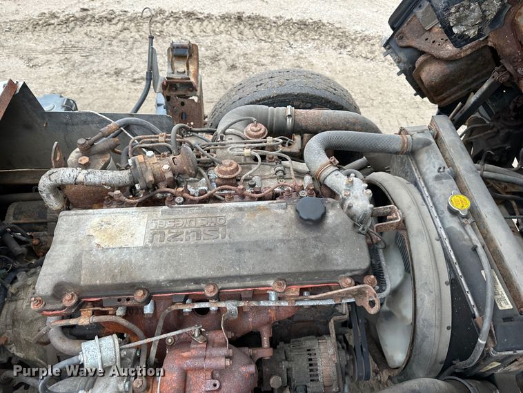 image for item DR5091 1999 Isuzu NPR  truck cab and chassis