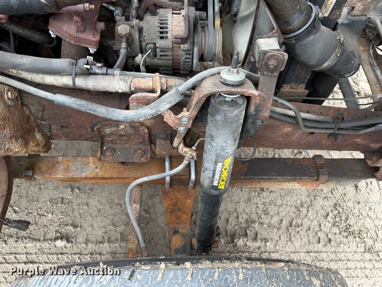 image for item DR5091 1999 Isuzu NPR  truck cab and chassis