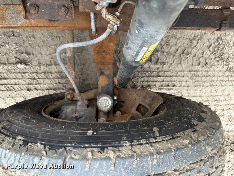 image for item DR5091 1999 Isuzu NPR  truck cab and chassis