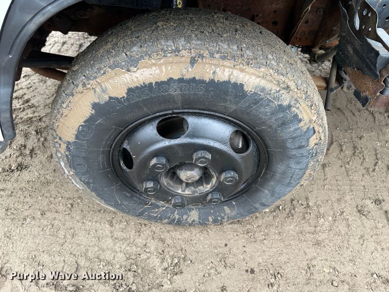 image for item DR5091 1999 Isuzu NPR  truck cab and chassis