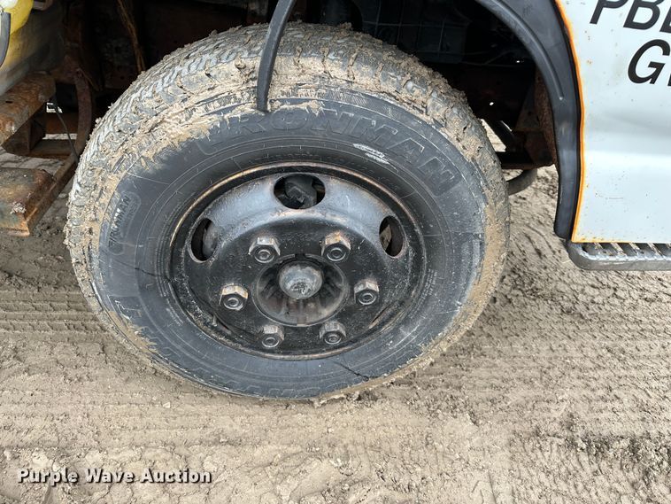 image for item DR5091 1999 Isuzu NPR  truck cab and chassis