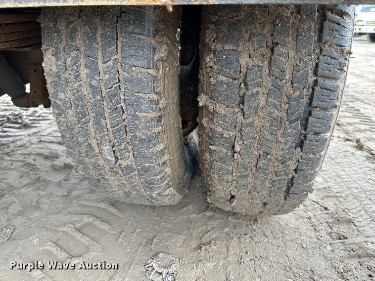 image for item DR5091 1999 Isuzu NPR  truck cab and chassis