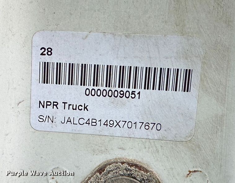 image for item DR5091 1999 Isuzu NPR  truck cab and chassis