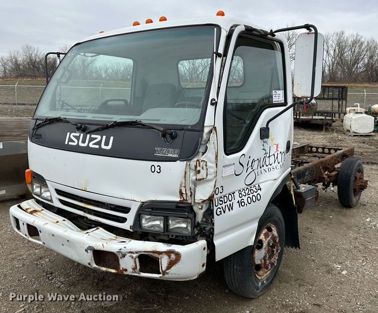 image for item DR5095 2000 Isuzu NPR  truck cab and chassis