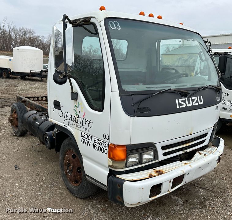 image for item DR5095 2000 Isuzu NPR  truck cab and chassis