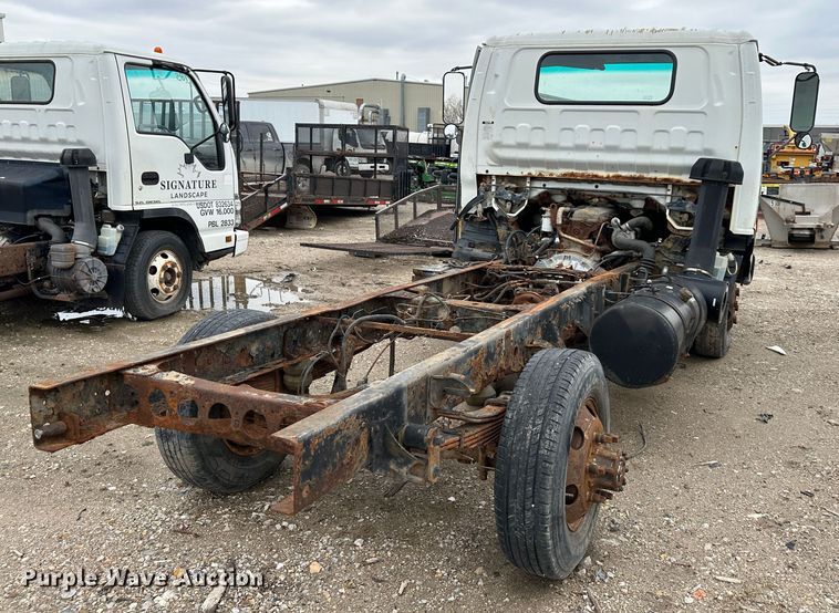 image for item DR5095 2000 Isuzu NPR  truck cab and chassis