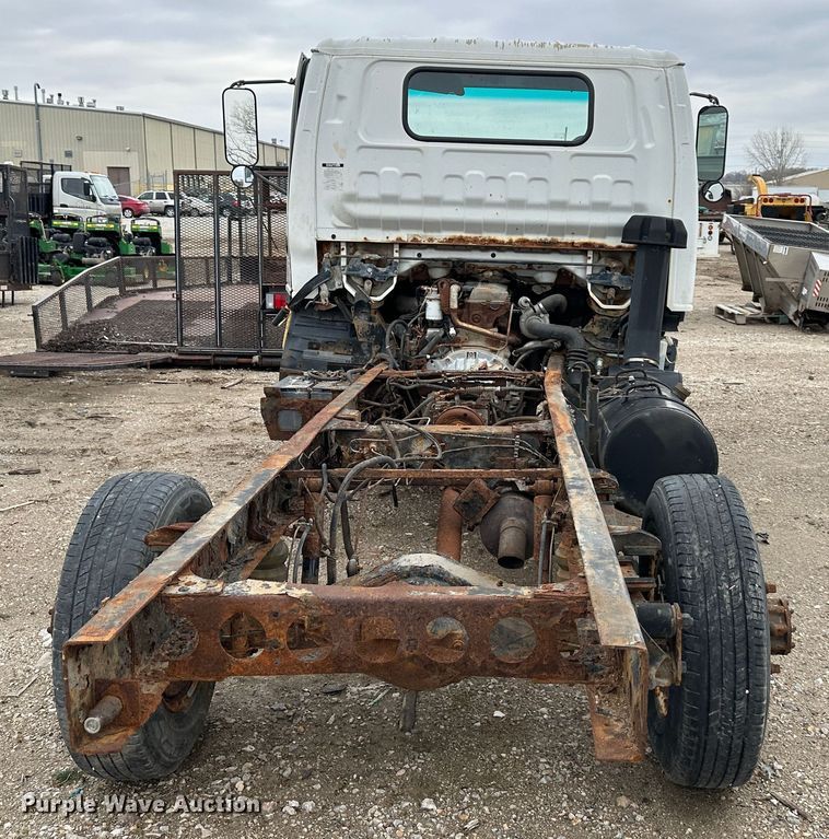 image for item DR5095 2000 Isuzu NPR  truck cab and chassis