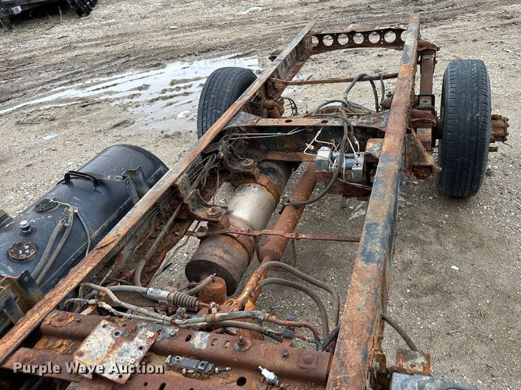 image for item DR5095 2000 Isuzu NPR  truck cab and chassis