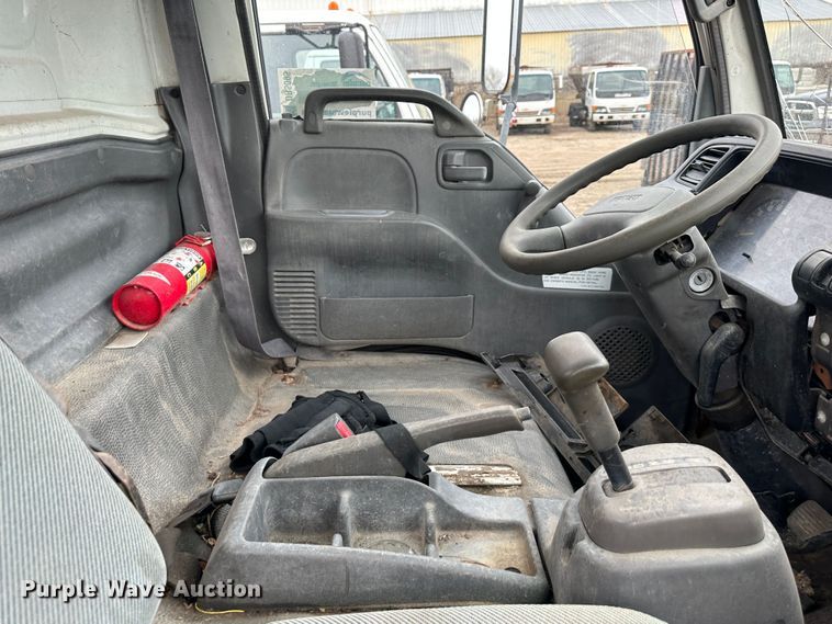 image for item DR5095 2000 Isuzu NPR  truck cab and chassis