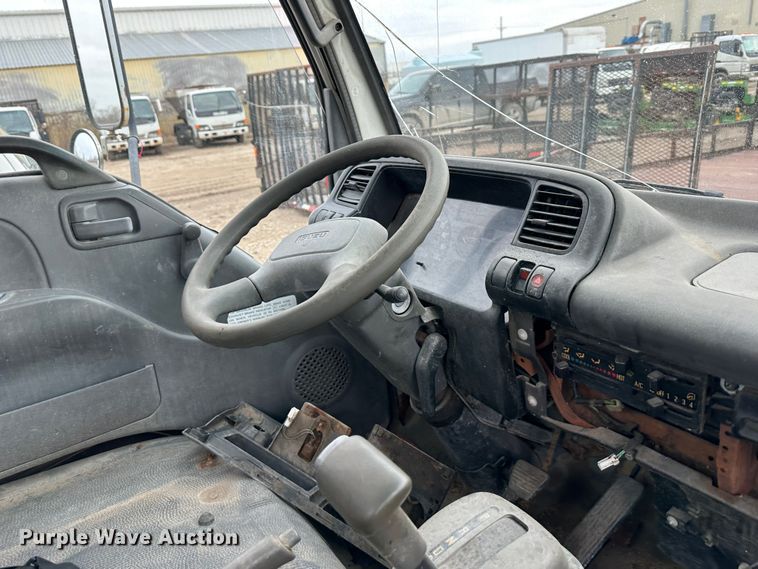 image for item DR5095 2000 Isuzu NPR  truck cab and chassis