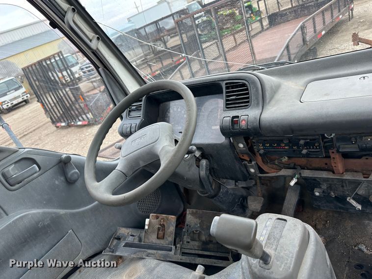 image for item DR5095 2000 Isuzu NPR  truck cab and chassis