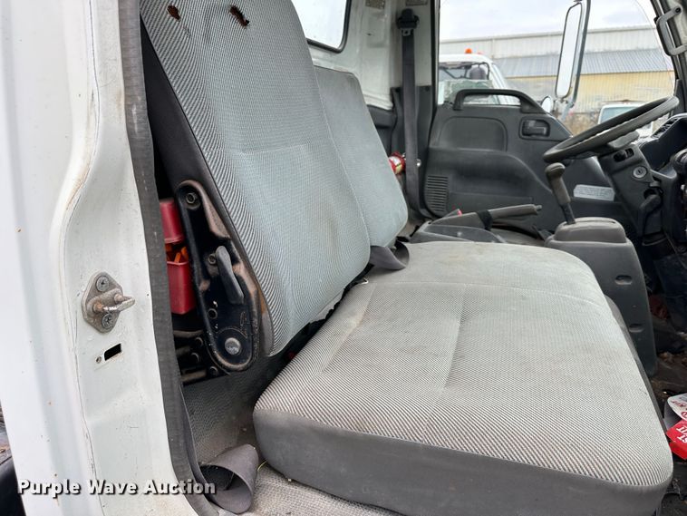 image for item DR5095 2000 Isuzu NPR  truck cab and chassis