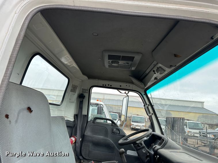 image for item DR5095 2000 Isuzu NPR  truck cab and chassis