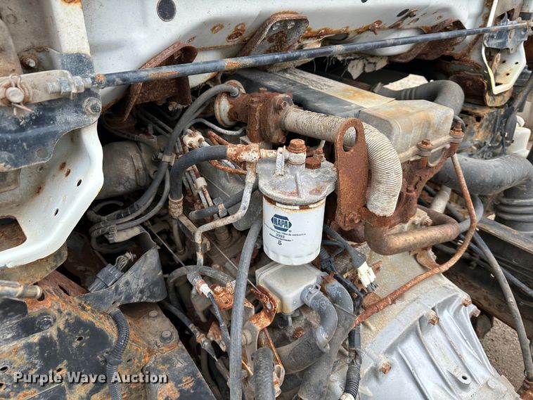 image for item DR5095 2000 Isuzu NPR  truck cab and chassis