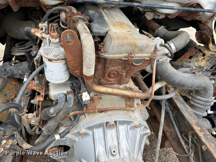 image for item DR5095 2000 Isuzu NPR  truck cab and chassis