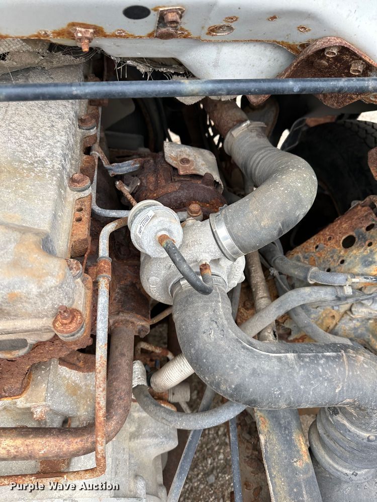 image for item DR5095 2000 Isuzu NPR  truck cab and chassis