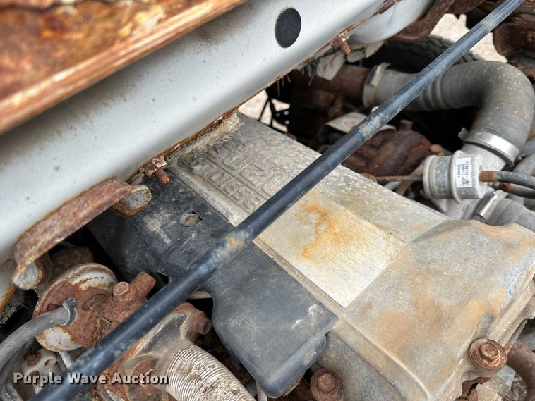 image for item DR5095 2000 Isuzu NPR  truck cab and chassis