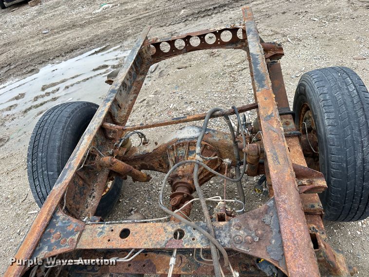 image for item DR5095 2000 Isuzu NPR  truck cab and chassis