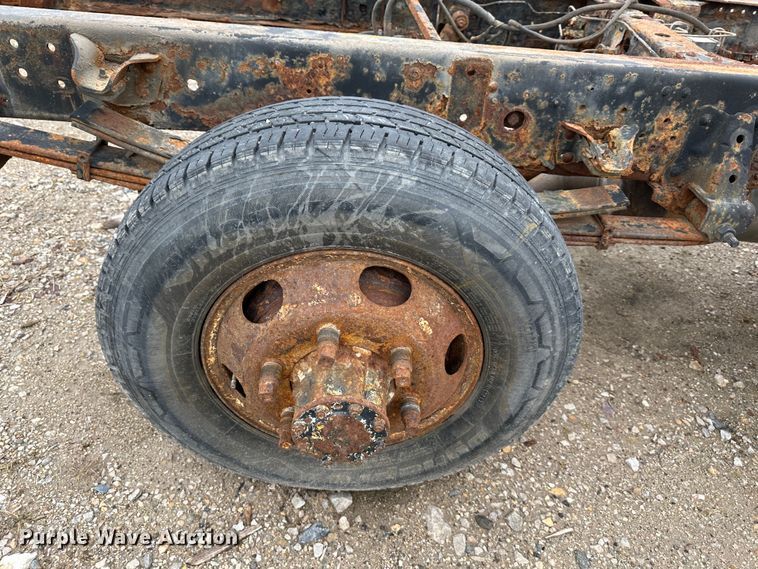 image for item DR5095 2000 Isuzu NPR  truck cab and chassis