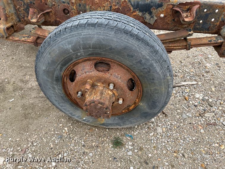 image for item DR5095 2000 Isuzu NPR  truck cab and chassis