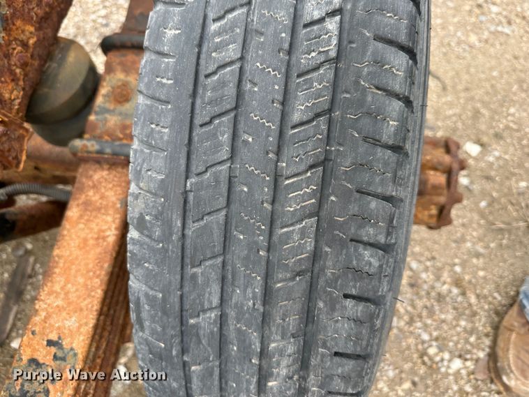 image for item DR5095 2000 Isuzu NPR  truck cab and chassis