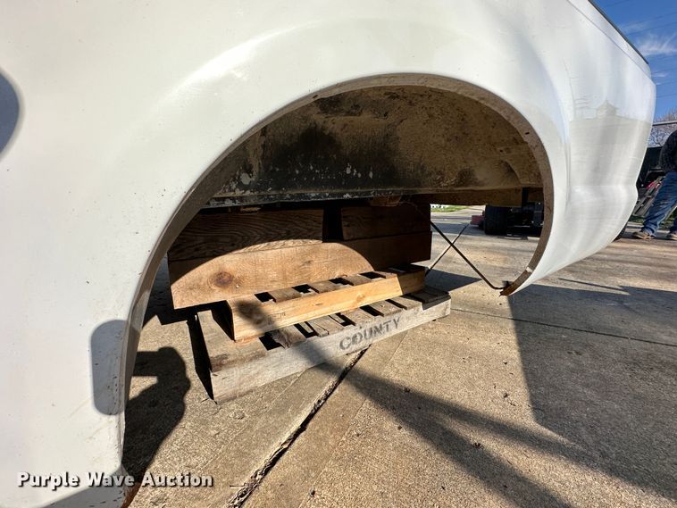 image for item DR5100 2005 Ford  pickup bed