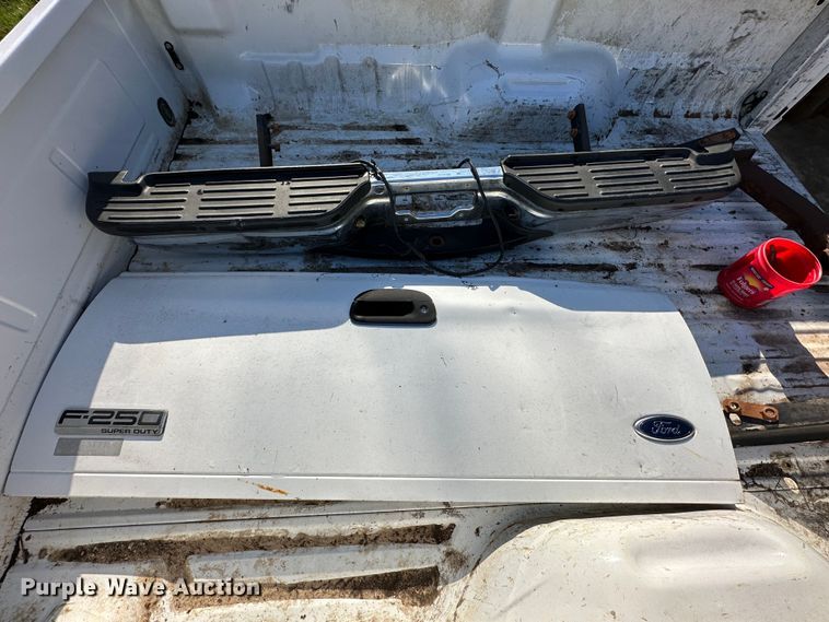 image for item DR5100 2005 Ford  pickup bed