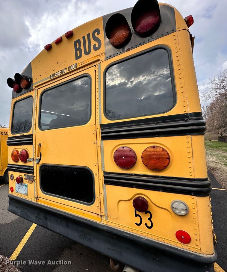 image for item DR5121 1995 International 3600  school bus