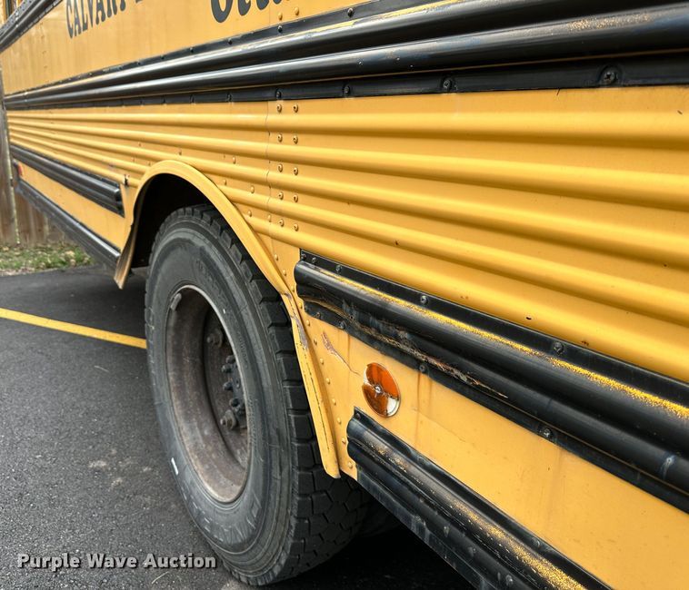 image for item DR5121 1995 International 3600  school bus
