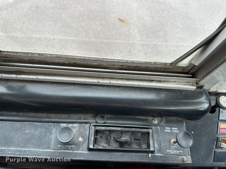 image for item DR5121 1995 International 3600  school bus