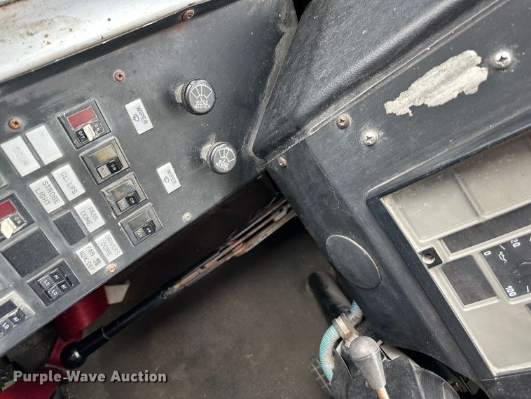 image for item DR5121 1995 International 3600  school bus