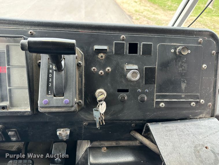 image for item DR5121 1995 International 3600  school bus