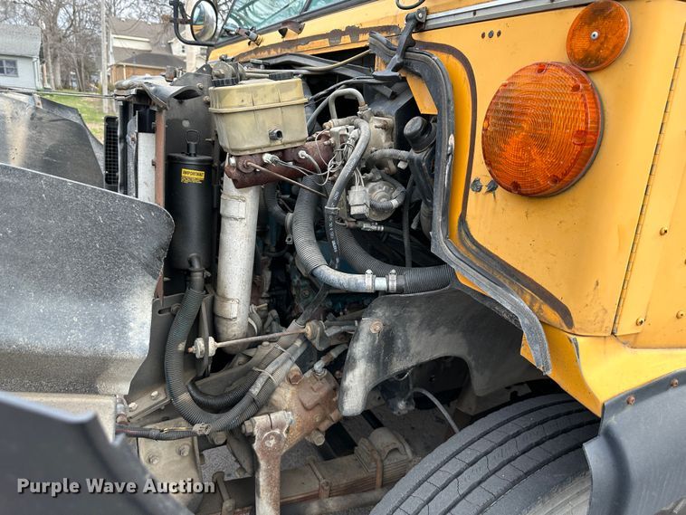 image for item DR5121 1995 International 3600  school bus