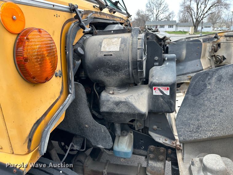 image for item DR5121 1995 International 3600  school bus