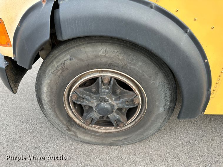 image for item DR5121 1995 International 3600  school bus