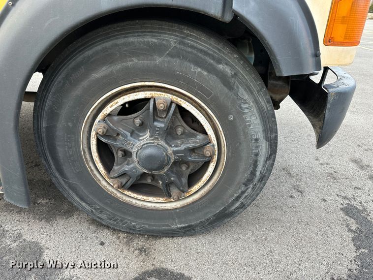 image for item DR5121 1995 International 3600  school bus