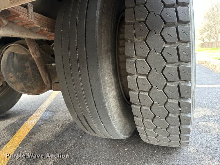 image for item DR5121 1995 International 3600  school bus