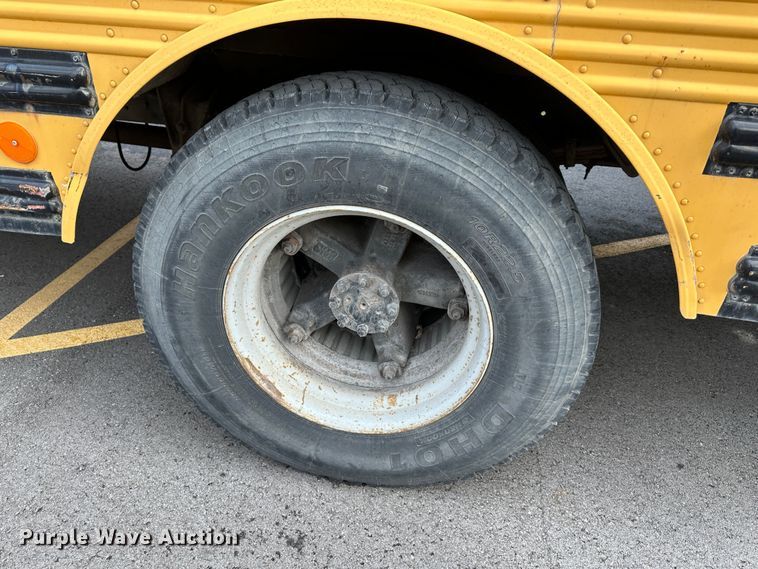 image for item DR5121 1995 International 3600  school bus