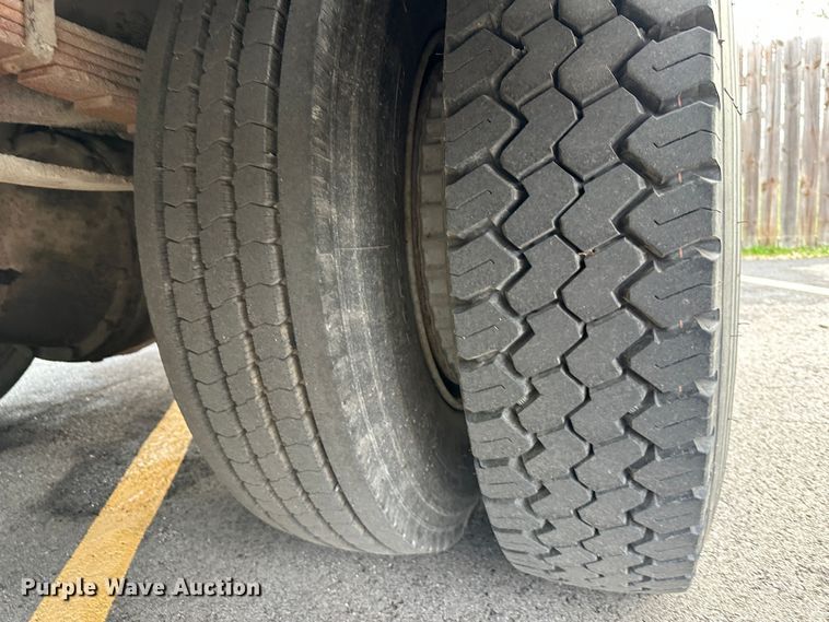 image for item DR5121 1995 International 3600  school bus