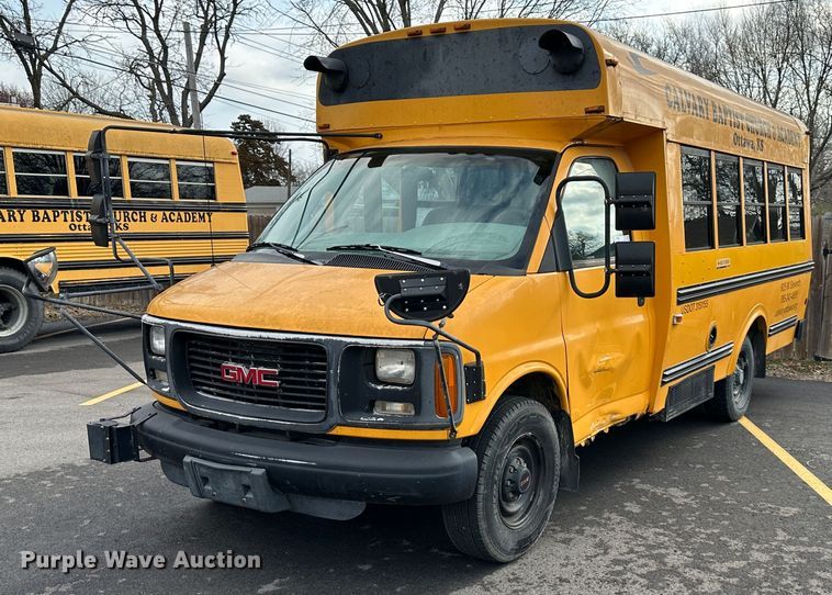 image for item DR5122 1999 GMC Savana 3500  school bus