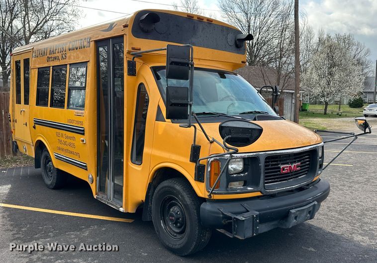 image for item DR5122 1999 GMC Savana 3500  school bus