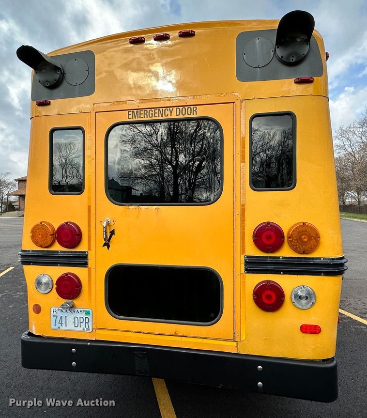 image for item DR5122 1999 GMC Savana 3500  school bus