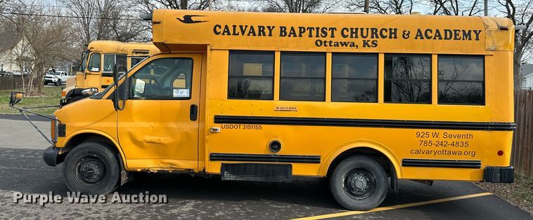 image for item DR5122 1999 GMC Savana 3500  school bus